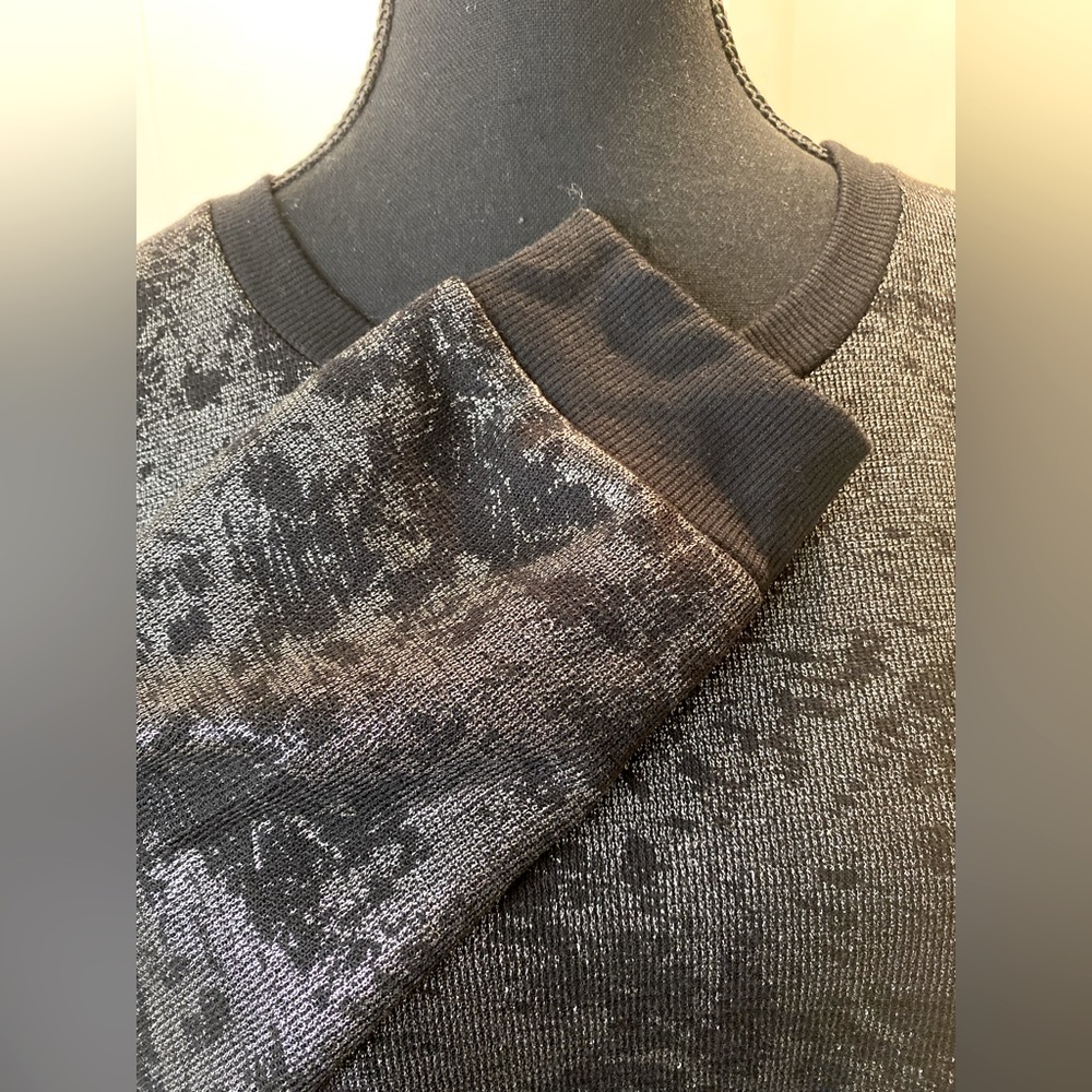❌SOLD❌ Forever21+ black & sparkling silver patterned sweatshirt 🖤🩶 - Picture 6 of 8